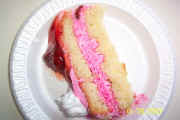 Strawberry_Cake.jpg (45196 bytes)